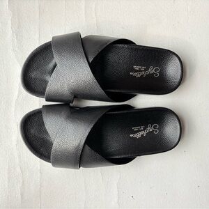 Like New Seychelles Black Sandals in Size 6